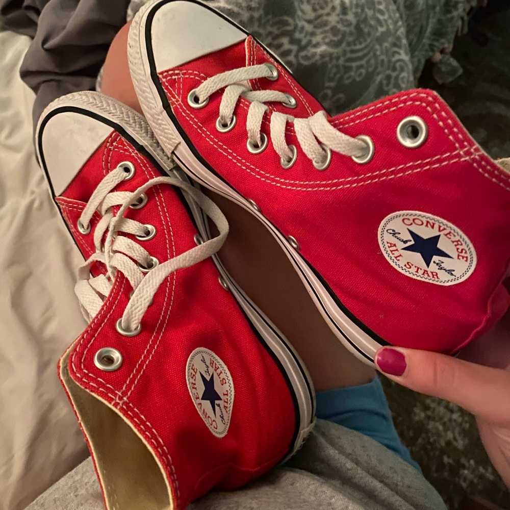GREAT CONDITION red high top converse
